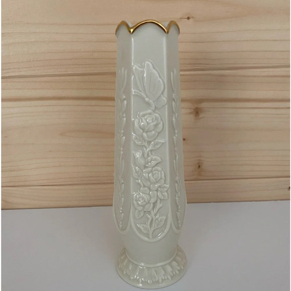 Lenox 5.5" Ivory Bud Vase with 24K Gold Trim & Floral Butterfly Design - Picture 2 of 6